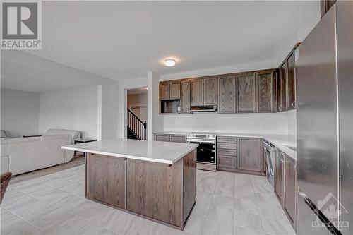 Kitchen - 182 Yearling Circle, Ottawa, ON - Indoor Photo Showing Kitchen