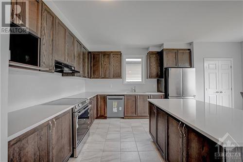 Kitchen - 182 Yearling Circle, Ottawa, ON - Indoor Photo Showing Kitchen