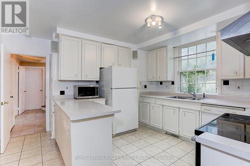 2 Farmingdale Road, Toronto, ON - Indoor Photo Showing Kitchen With Double Sink