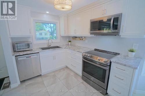 19 St Lawrence Boulevard, London, ON - Indoor Photo Showing Kitchen