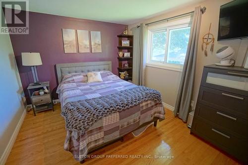19 St Lawrence Boulevard, London, ON - Indoor Photo Showing Bedroom