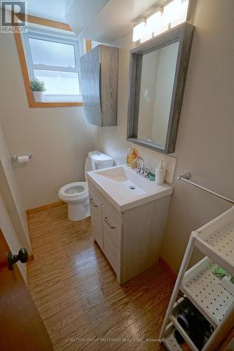 2-Piece Bath in Lower - 19 St Lawrence Boulevard, London, ON - Indoor Photo Showing Bathroom