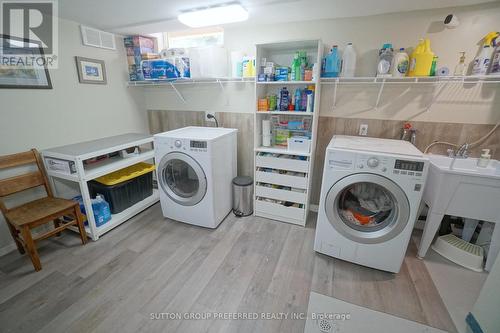 19 St Lawrence Boulevard, London, ON - Indoor Photo Showing Laundry Room