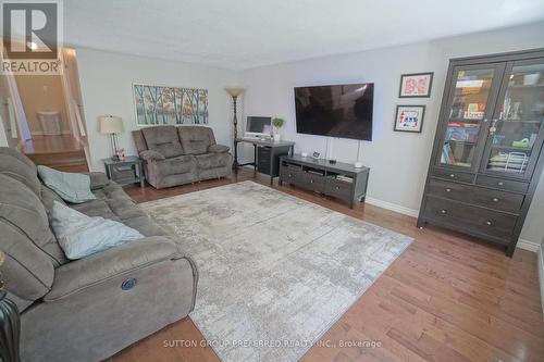 19 St Lawrence Boulevard, London, ON - Indoor Photo Showing Living Room