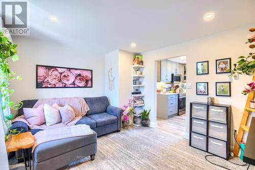1 - 18 Ewing Street, Halton Hills, ON - Indoor Photo Showing Living Room