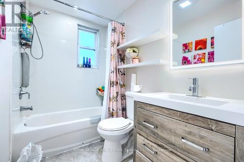1 - 18 Ewing Street, Halton Hills, ON - Indoor Photo Showing Bathroom