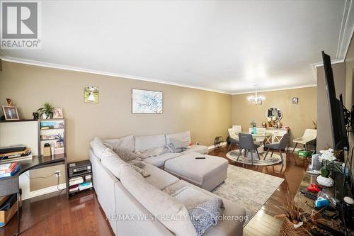 34 Futura Drive, Toronto, ON - Indoor Photo Showing Living Room