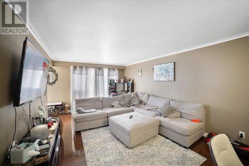 34 Futura Drive, Toronto, ON - Indoor Photo Showing Living Room