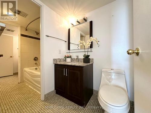 507 - 55 Bamburgh Circle, Toronto, ON - Indoor Photo Showing Bathroom