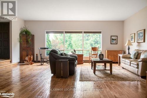 1768 8 Concession S, Clearview, ON - Indoor Photo Showing Living Room