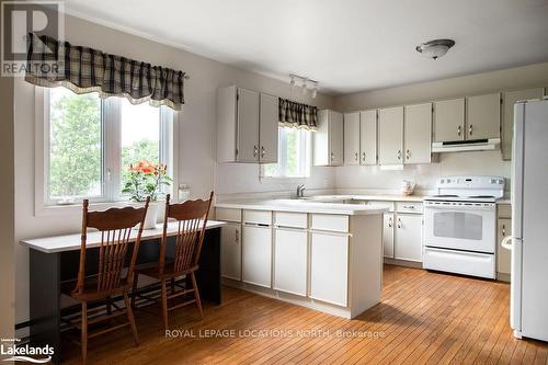 1768 8 Concession S, Clearview, ON - Indoor Photo Showing Kitchen