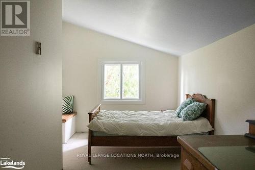 1768 8 Concession S, Clearview, ON - Indoor Photo Showing Bedroom