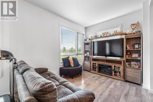 36 - 819 Kleinburg Drive, London, ON - Indoor Photo Showing Living Room