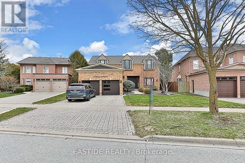 11 Gatcombe Circle, Richmond Hill (Mill Pond), ON - Outdoor With Facade