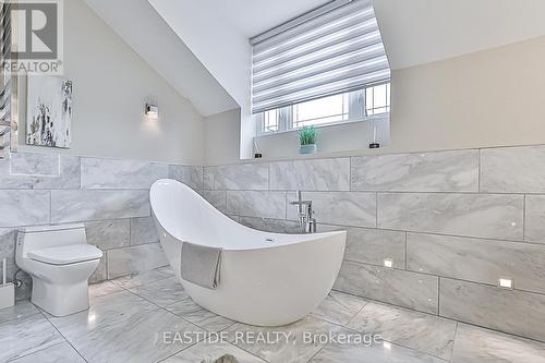 11 Gatcombe Circle, Richmond Hill (Mill Pond), ON - Indoor Photo Showing Bathroom