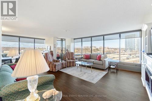 710 - 2045 Lake Shore Boulevard W, Toronto, ON - Indoor Photo Showing Living Room