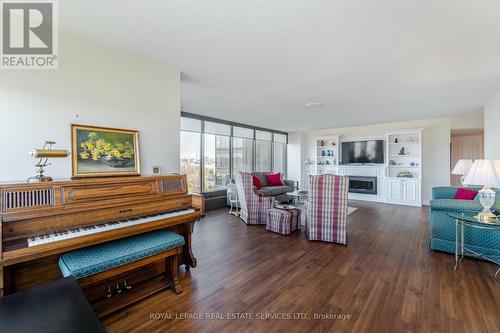 710 - 2045 Lake Shore Boulevard W, Toronto, ON - Indoor Photo Showing Living Room