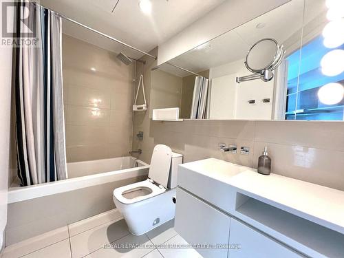 4809 - 45 Charles Street E, Toronto, ON - Indoor Photo Showing Bathroom