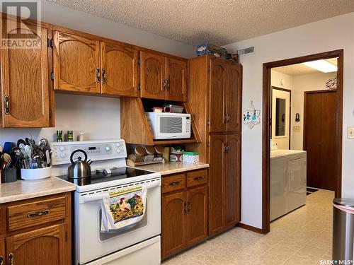 605 1St Avenue, Raymore, SK - Indoor Photo Showing Kitchen