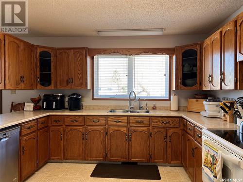 605 1St Avenue, Raymore, SK - Indoor Photo Showing Kitchen With Double Sink