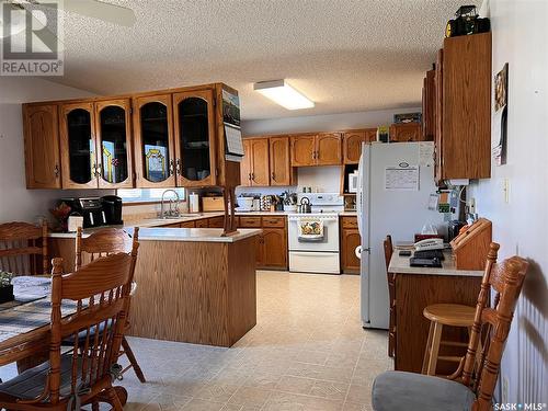 605 1St Avenue, Raymore, SK - Indoor Photo Showing Kitchen