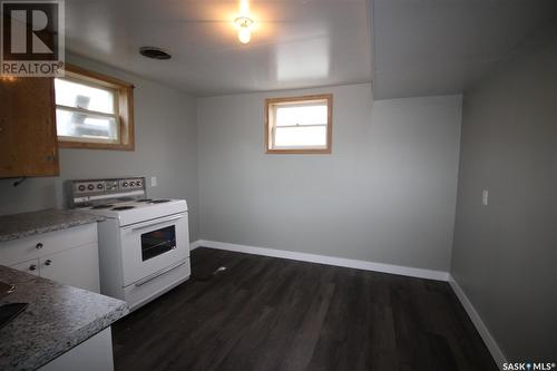 792 Centre Street, Shaunavon, SK - Indoor Photo Showing Kitchen