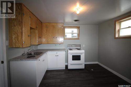 792 Centre Street, Shaunavon, SK - Indoor Photo Showing Kitchen