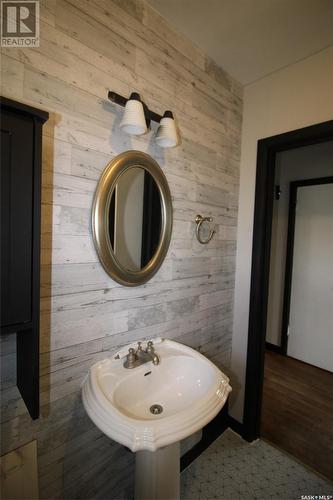 792 Centre Street, Shaunavon, SK - Indoor Photo Showing Bathroom