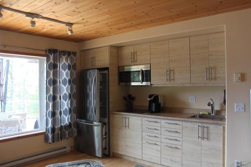 1794 Highway 6, Nakusp, BC - Indoor Photo Showing Kitchen