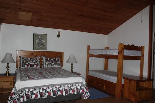 1794 Highway 6, Nakusp, BC - Indoor Photo Showing Bedroom