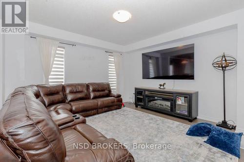 94 Cooke Avenue, Brantford, ON - Indoor Photo Showing Living Room