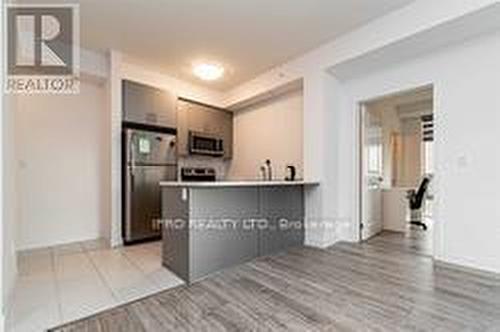 807 - 81 Robinson Street, Hamilton, ON - Indoor Photo Showing Kitchen