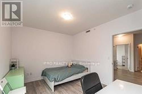 807 - 81 Robinson Street, Hamilton, ON - Indoor Photo Showing Bedroom