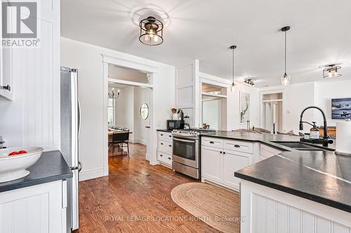 7201 36 37 Nottawasaga Sideroad, Clearview, ON - Indoor Photo Showing Kitchen With Double Sink With Upgraded Kitchen