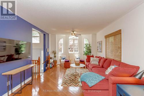 1102 Siesta Drive, Tiny, ON - Indoor Photo Showing Living Room