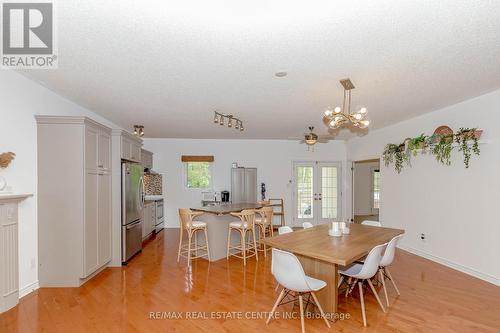 1102 Siesta Drive, Tiny, ON - Indoor Photo Showing Dining Room