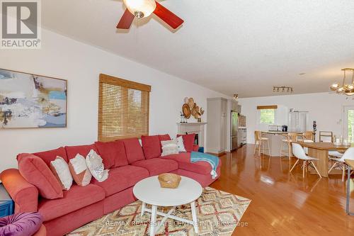 1102 Siesta Drive, Tiny, ON - Indoor Photo Showing Living Room