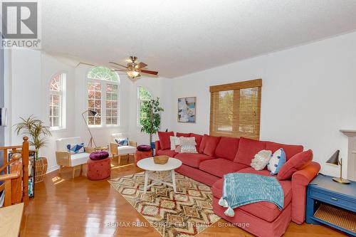 1102 Siesta Drive, Tiny, ON - Indoor Photo Showing Living Room