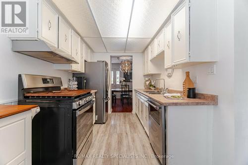 62 Pluto Drive, Brampton, ON - Indoor Photo Showing Kitchen