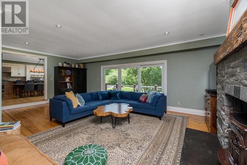 15028 Rockside Road, Caledon, ON - Indoor Photo Showing Living Room