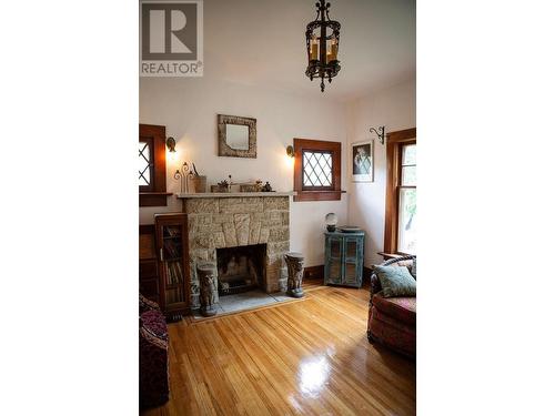 516 Silica  Street, Nelson, BC - Indoor Photo Showing Living Room With Fireplace