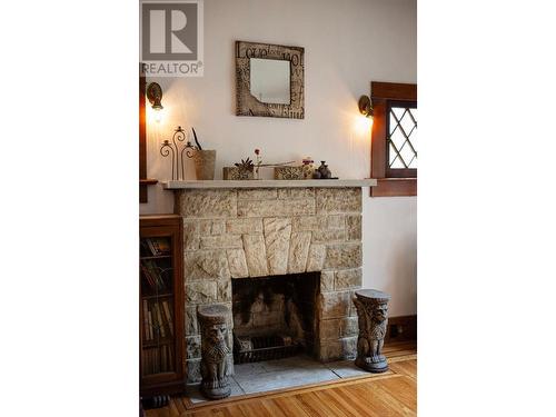 516 Silica  Street, Nelson, BC - Indoor With Fireplace