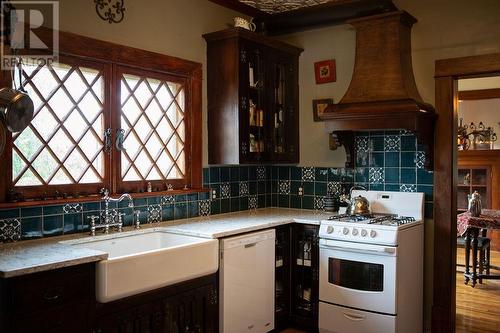 516 Silica  Street, Nelson, BC - Indoor Photo Showing Kitchen