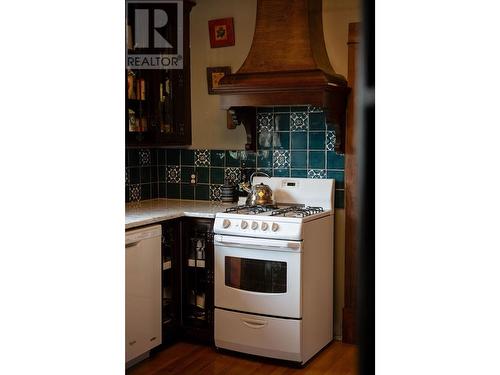 516 Silica  Street, Nelson, BC - Indoor Photo Showing Kitchen