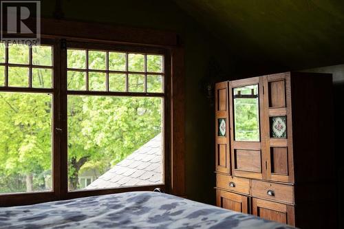 516 Silica  Street, Nelson, BC - Indoor Photo Showing Bedroom