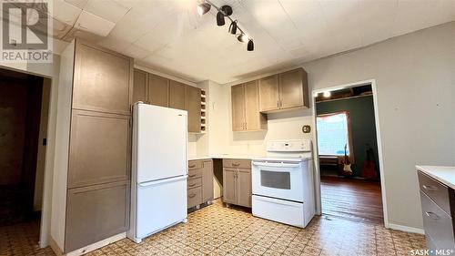 207 1St Street E, Meath Park, SK - Indoor Photo Showing Kitchen