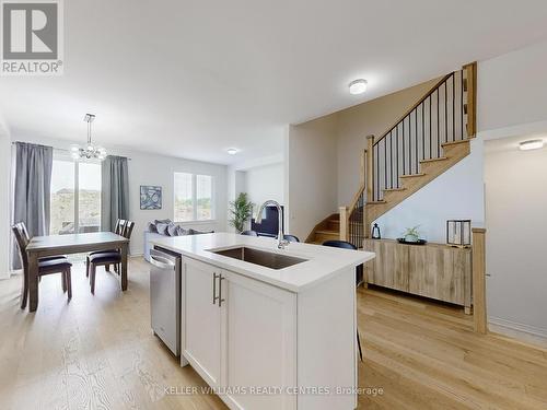 29 Flower Garden Trail, Whitchurch-Stouffville (Stouffville), ON - Indoor Photo Showing Kitchen