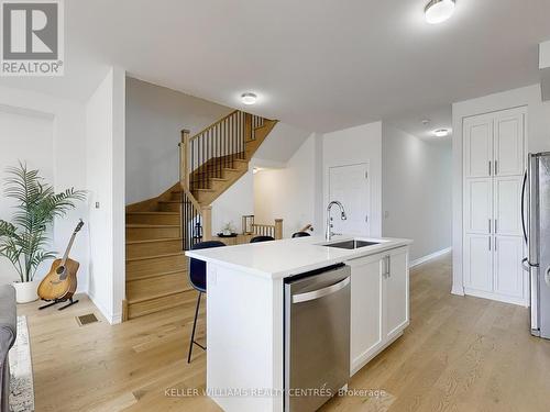 29 Flower Garden Trail, Whitchurch-Stouffville (Stouffville), ON - Indoor Photo Showing Kitchen