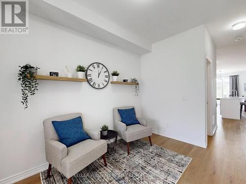 29 Flower Garden Trail, Whitchurch-Stouffville (Stouffville), ON - Indoor Photo Showing Living Room