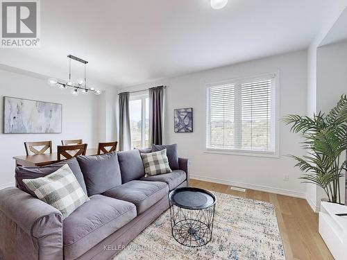 29 Flower Garden Trail, Whitchurch-Stouffville (Stouffville), ON - Indoor Photo Showing Living Room